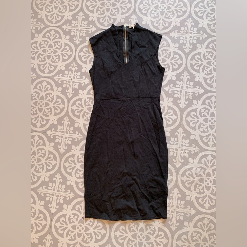 Simple, black body con dress